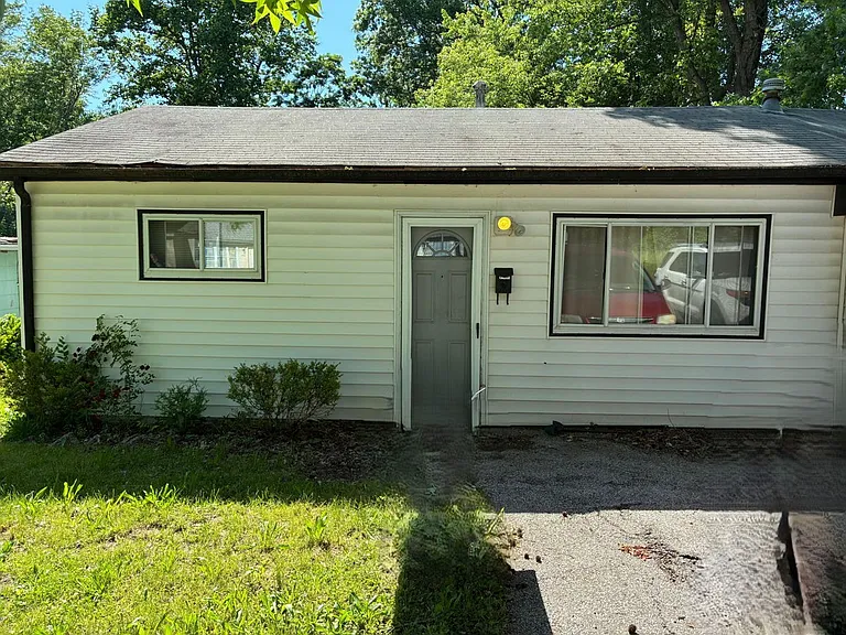 10249 Earl Dr — Photo 1