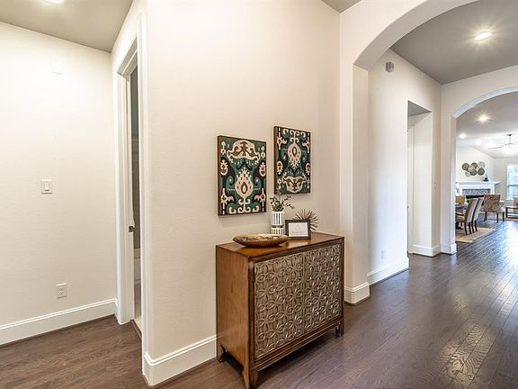 3rd image of 109 Little Ivy Ln