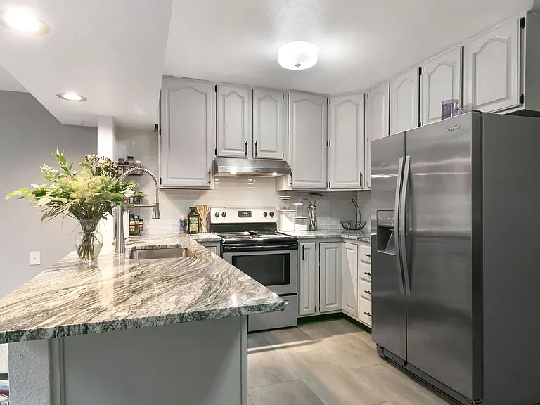 813 Table Mountain Ct — Photo 4