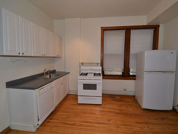3rd image of 1927 W Schiller St APT 2R