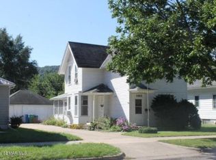 1069 W Howard St, Winona, MN 55987