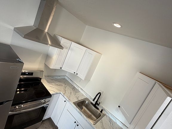 3rd image of 1532 Wilford Ave #1