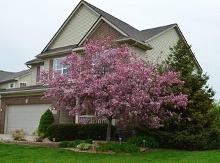 8306 N Warwick Ct, Ypsilanti, MI