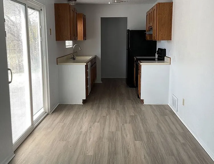 2209 Dickens Dr — Photo 5