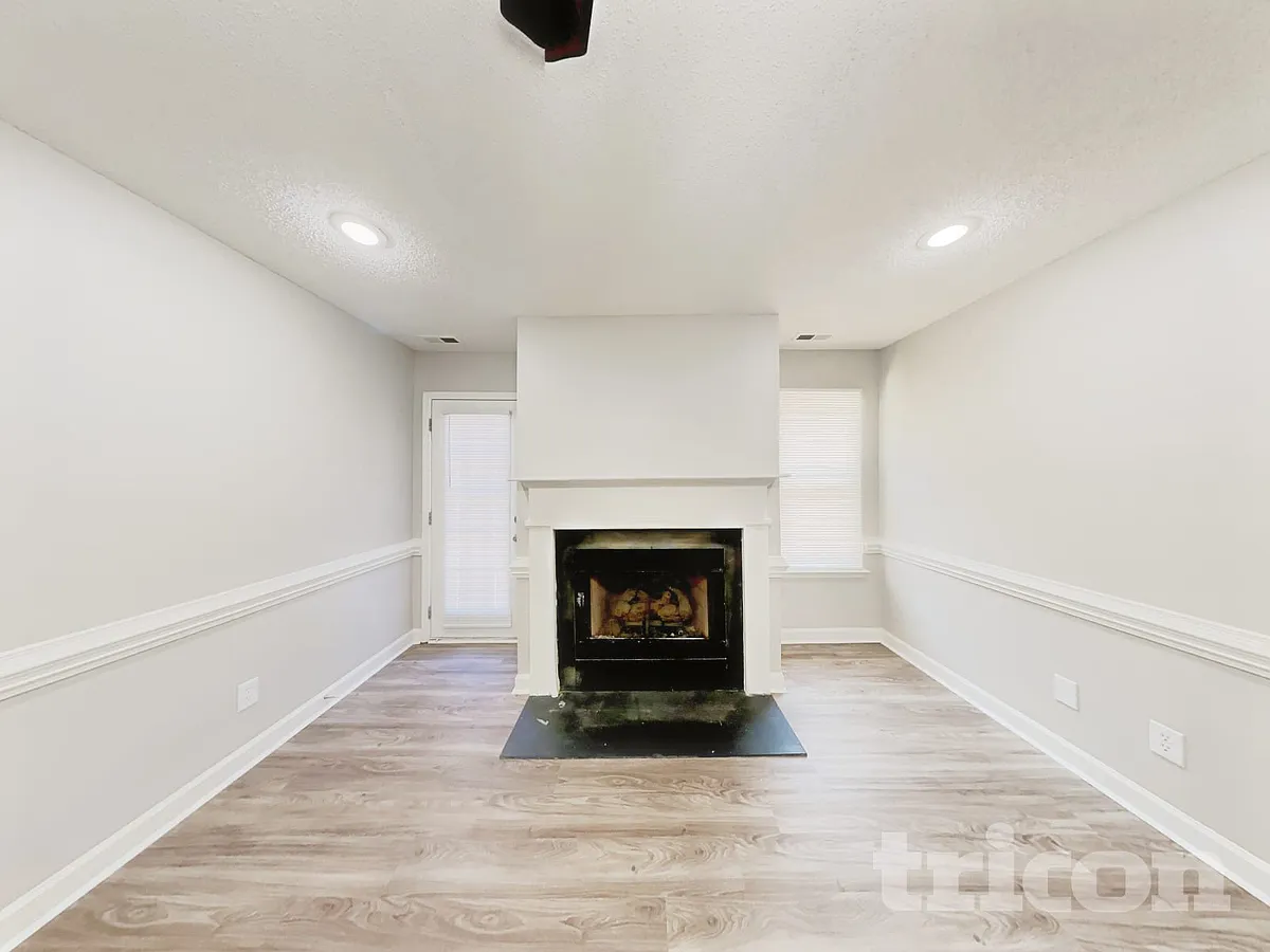 Building Photo - 809 Valley Creek Dr