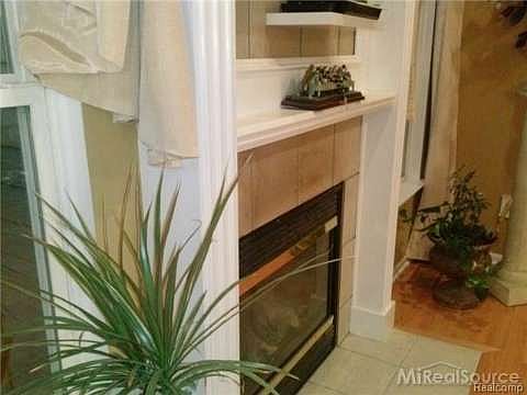 5th image of 891 Woodhaven Dr