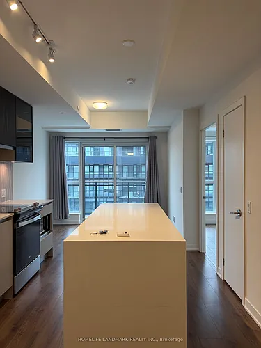 405 Dundas St W #814 Photo 1