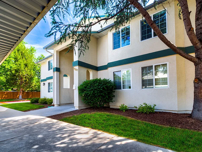 The Pines Apartments — Photo 3