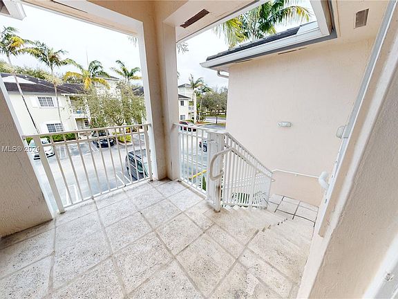5th image of 372 NE 26th Pl Unit 205
