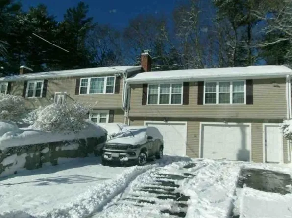 34 Surrey Dr, Plymouth, MA 02360