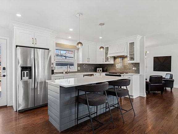 5th image of 313 W Gartner Rd