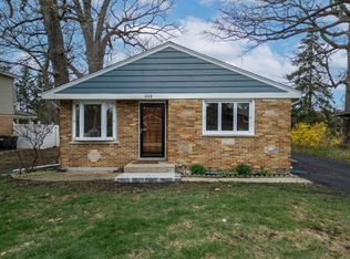 608 Spring St, Roselle, IL 60172