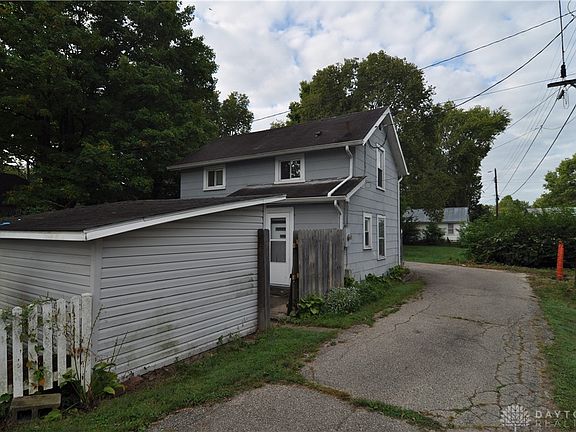 5th image of 820 Stewart Dr