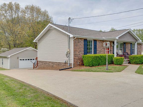 3rd image of 732 Acorn Dr