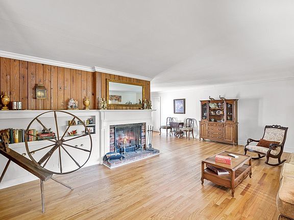 5th image of 109 Lake Forest Dr