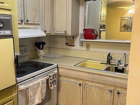 5th image of 138 36th Ave N APT 108W