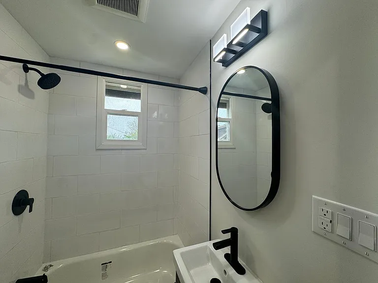 931 Main St E #4 — Photo 21