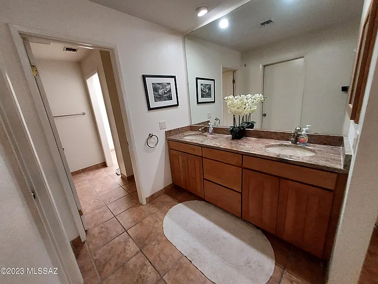 5602 N Camino Del Sol — Photo 17