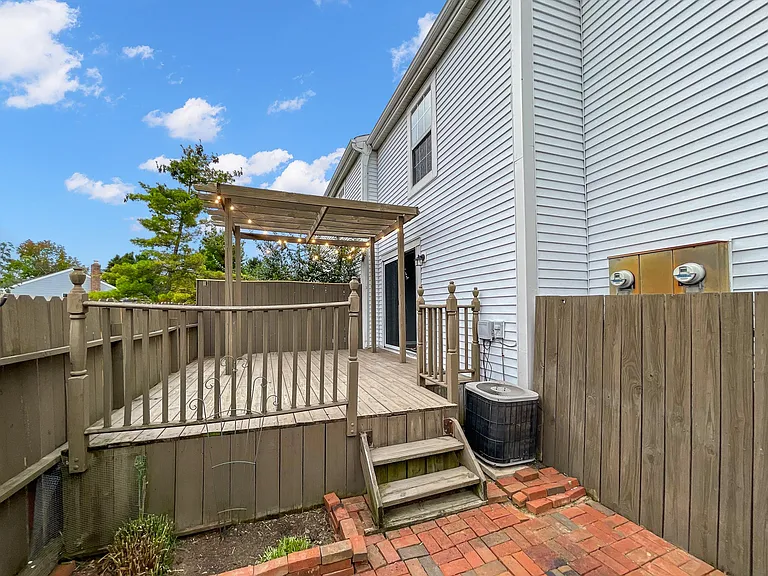 4961 Singleton Dr — Photo 9