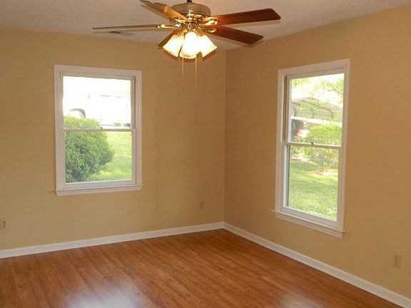 3rd image of 288 Graymille St