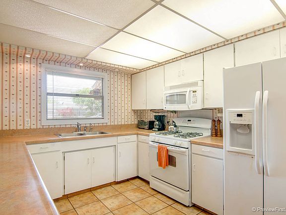 4th image of 689 Patricia Ln