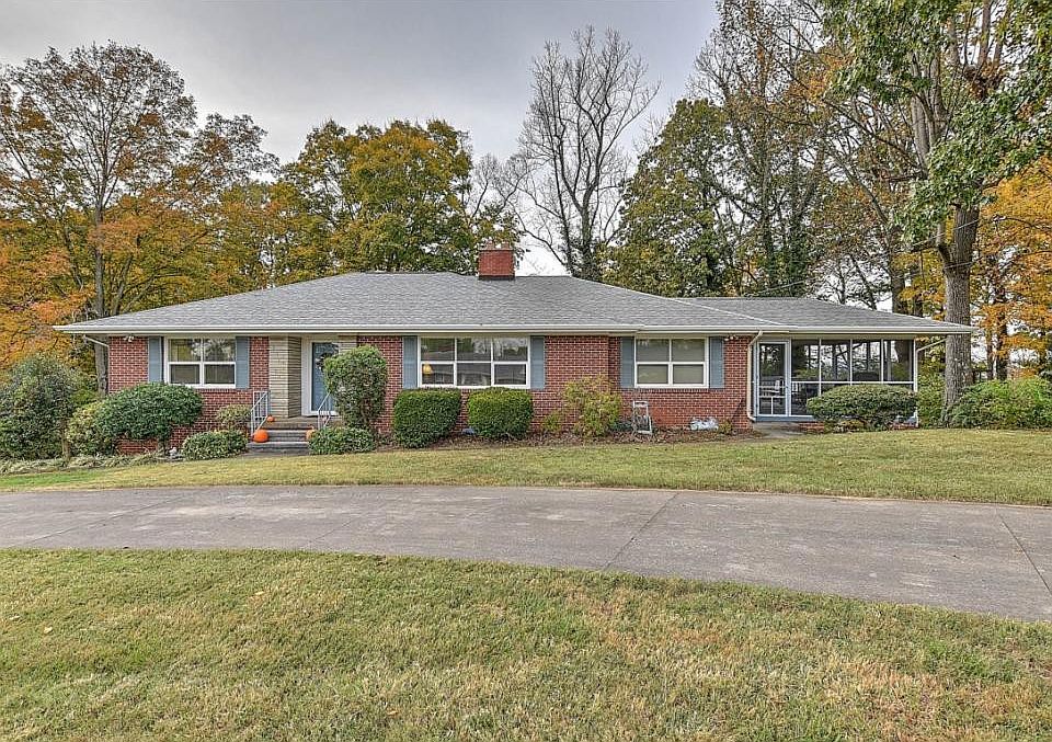 1st image of 3962 Skyland Dr