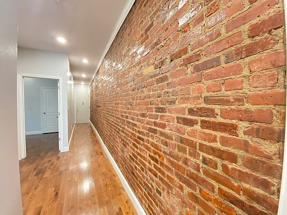 3rd image of 184 Nagle Ave #3C