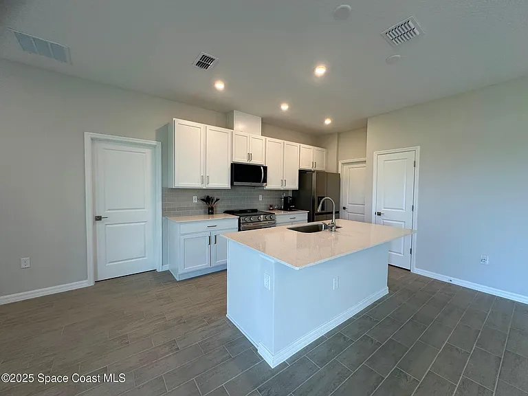1326 Seeley Cir NW — Photo 9