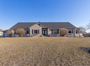 7321 Skyview Trl, Roscoe, IL 61073