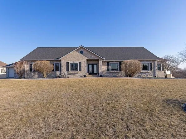 7321 Skyview Trl, Roscoe, IL 61073