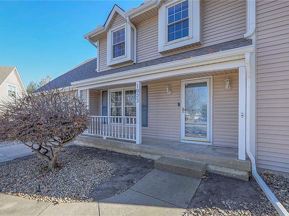 4th image of 1023 SE Timbercreek Ln