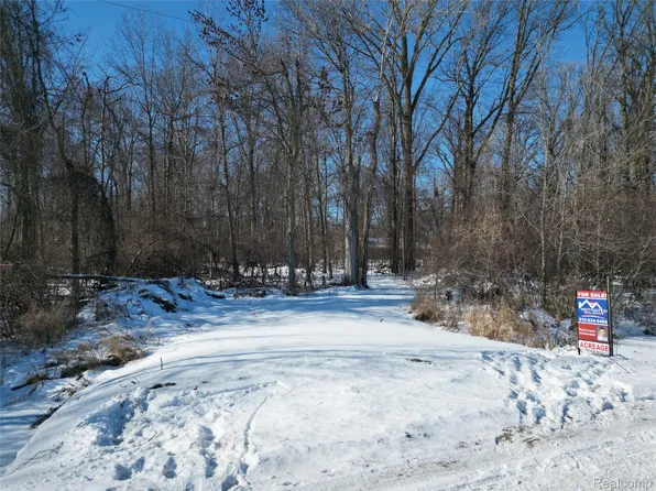 197 N Cotter Rd, Essexville, MI 48732