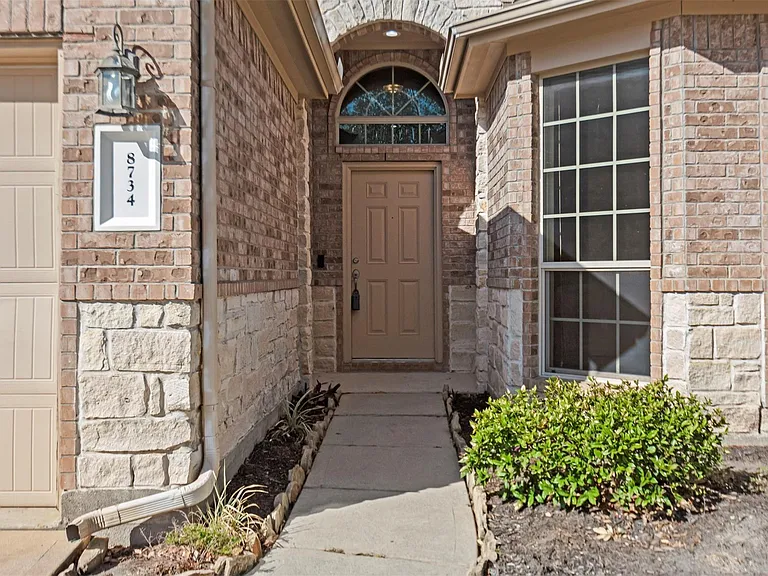 8734 Auburn Mane Dr — Photo 3