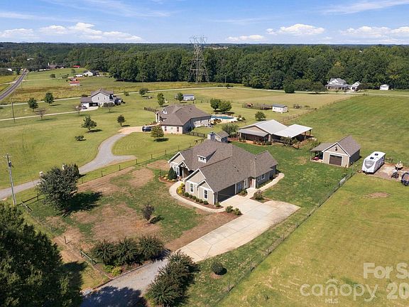 5th image of 2870 Bradshaw Rd