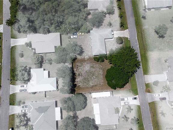 3rd image of 172 SW Langfield Ave