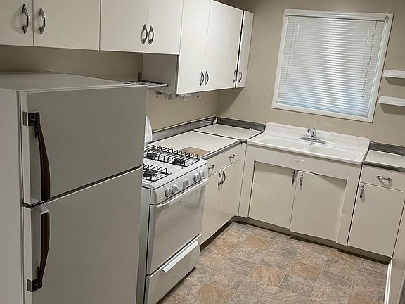 4th image of 5638 McAdoo Ave
