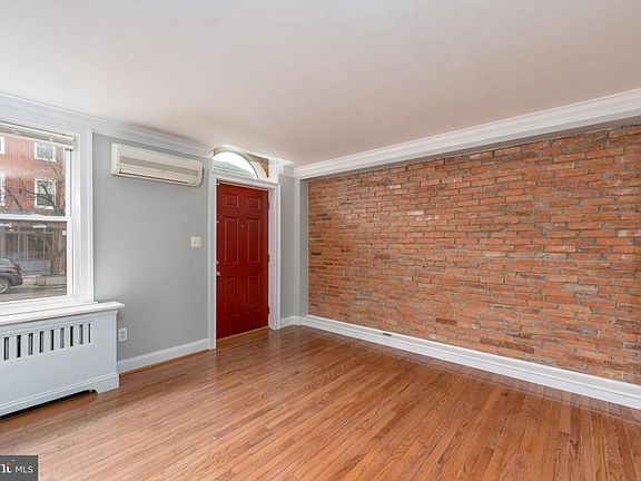3rd image of 1826 E Lombard St