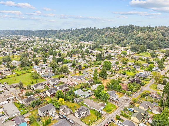 3rd image of 328 6th Avenue N