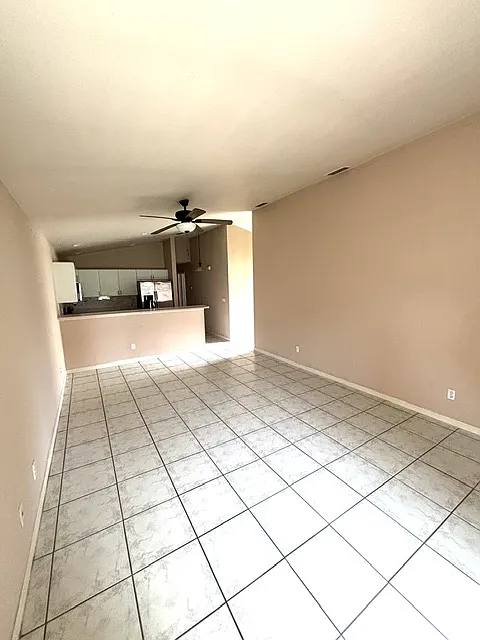 2 bed, 1100 sqft, $1,650 — Photo 2