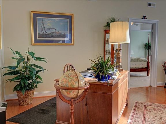 4th image of 10003 Berry Pond Ln