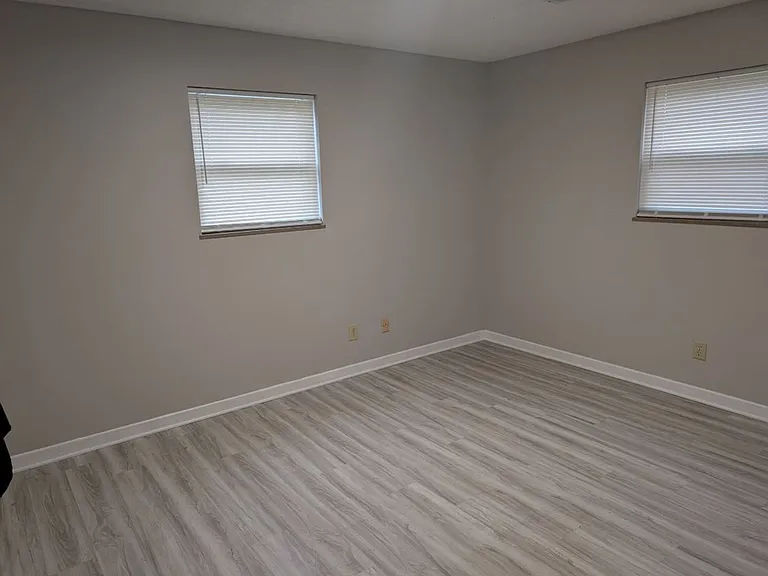 10410 Lovell Center Dr — Photo 11