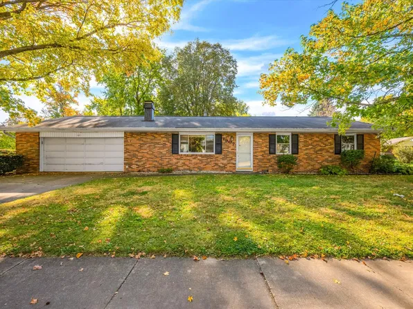 1907 Herbert St, Bloomington, IL 61701