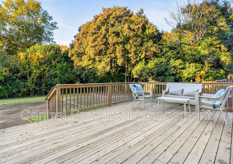 101 Sunset Dr — Photo 29