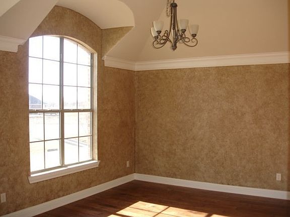 formal dinning with custom painting