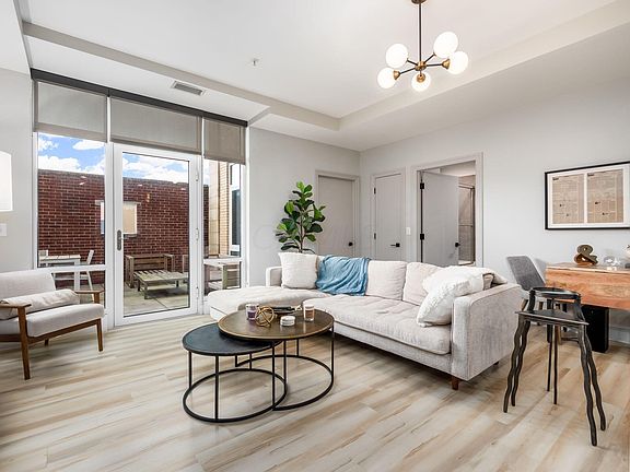 5th image of 1145 N High St #204