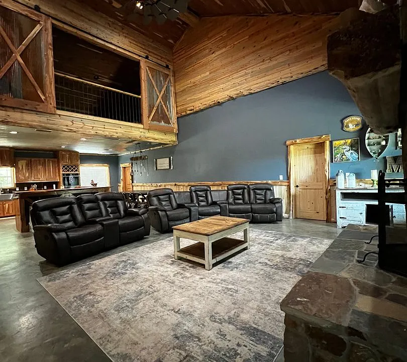 1049 County Road 3636