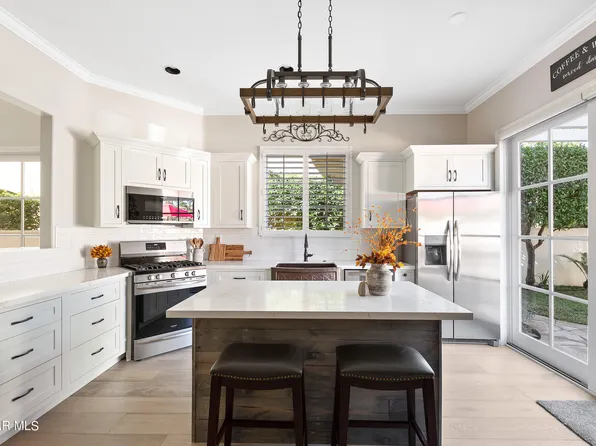 1124 Corte Riviera, Camarillo, CA 93010