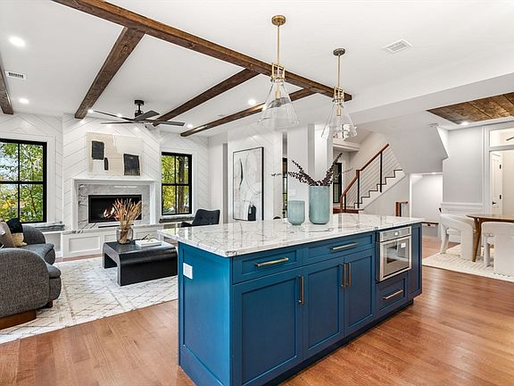 3rd image of 300 Elliot St #2