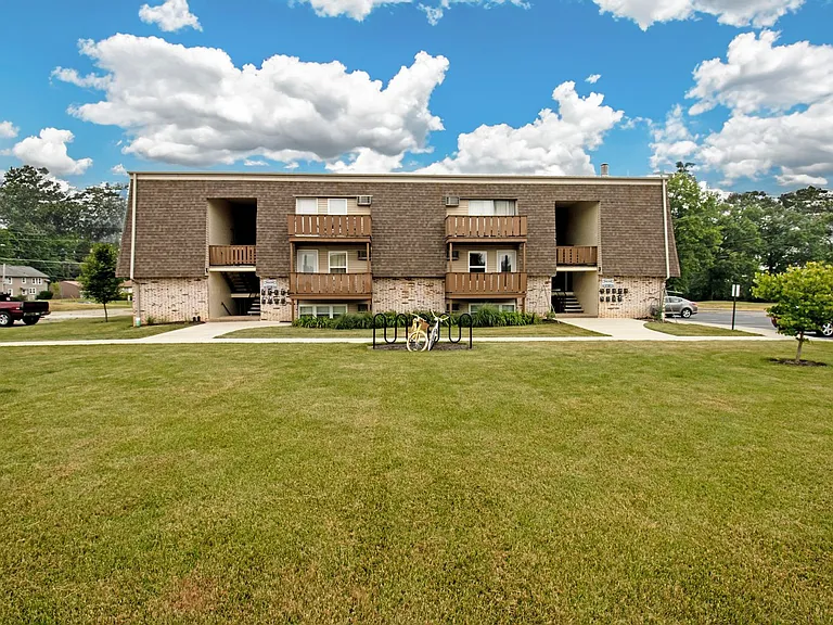 1155 N Elm St #F — Photo 10