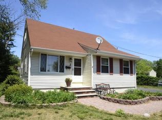 2 Diamond Ct, East Brunswick, NJ 08816